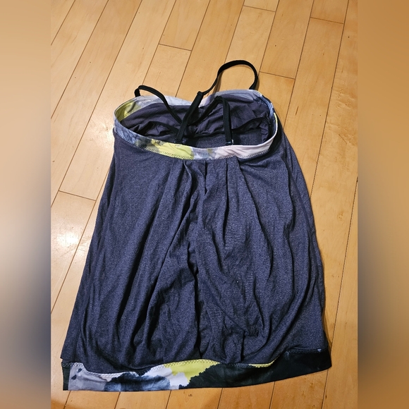 Lululemon tank top with built in bra - Picture 2 of 4